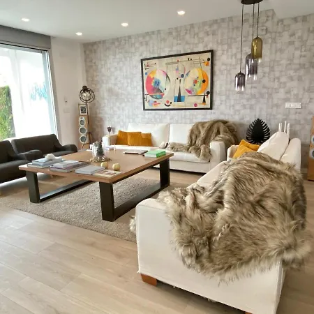 Front In With Amazing Sea Views Semidetached *