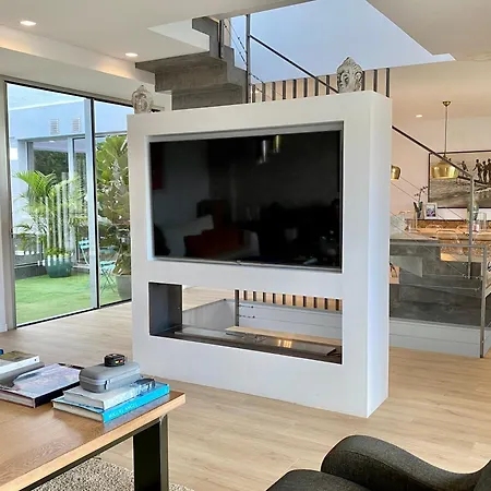 Вилла Front In With Amazing Sea Views Semidetached Марбелья