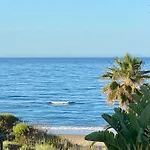 ヴィラ Front In With Amazing Sea Views Semidetached *