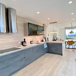 ヴィラ Front In With Amazing Sea Views Semidetached