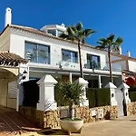 ヴィラ Front In With Amazing Sea Views Semidetached *