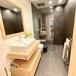 ヴィラ Front In With Amazing Sea Views Semidetached マルベーリャ