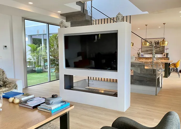 ヴィラ Front In With Amazing Sea Views Semidetached マルベーリャ