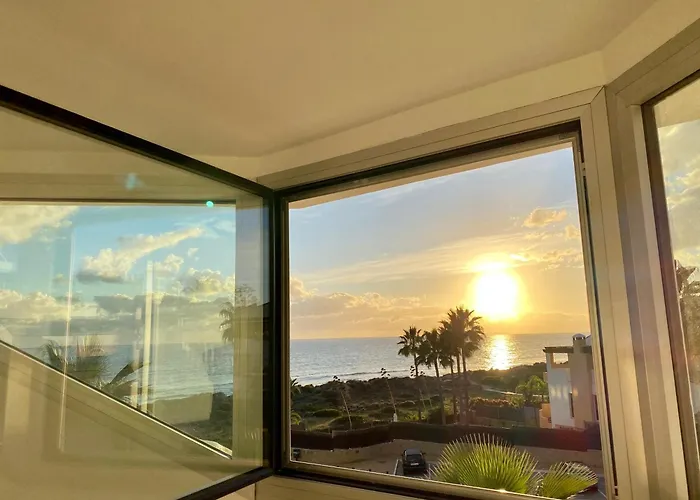 ヴィラ Front In With Amazing Sea Views Semidetached